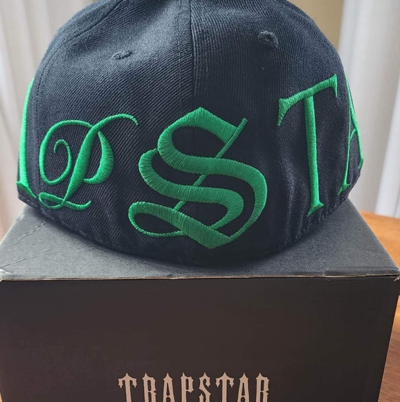 trapstar green bee/black hat - Picture 2 of 4